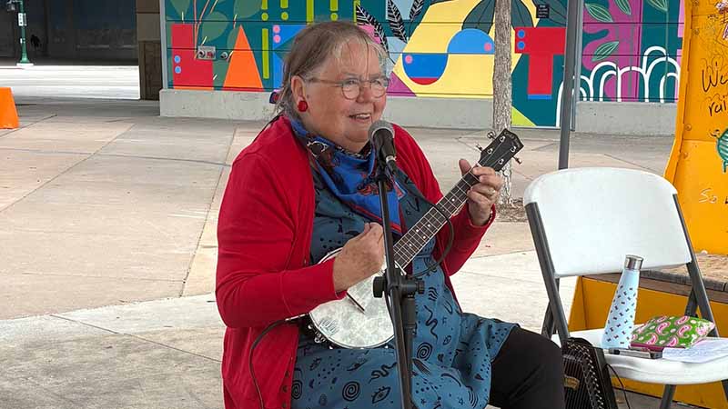 Ginkgo_coffeehouse_Nancy_Olson_800x450 Nancy Olson